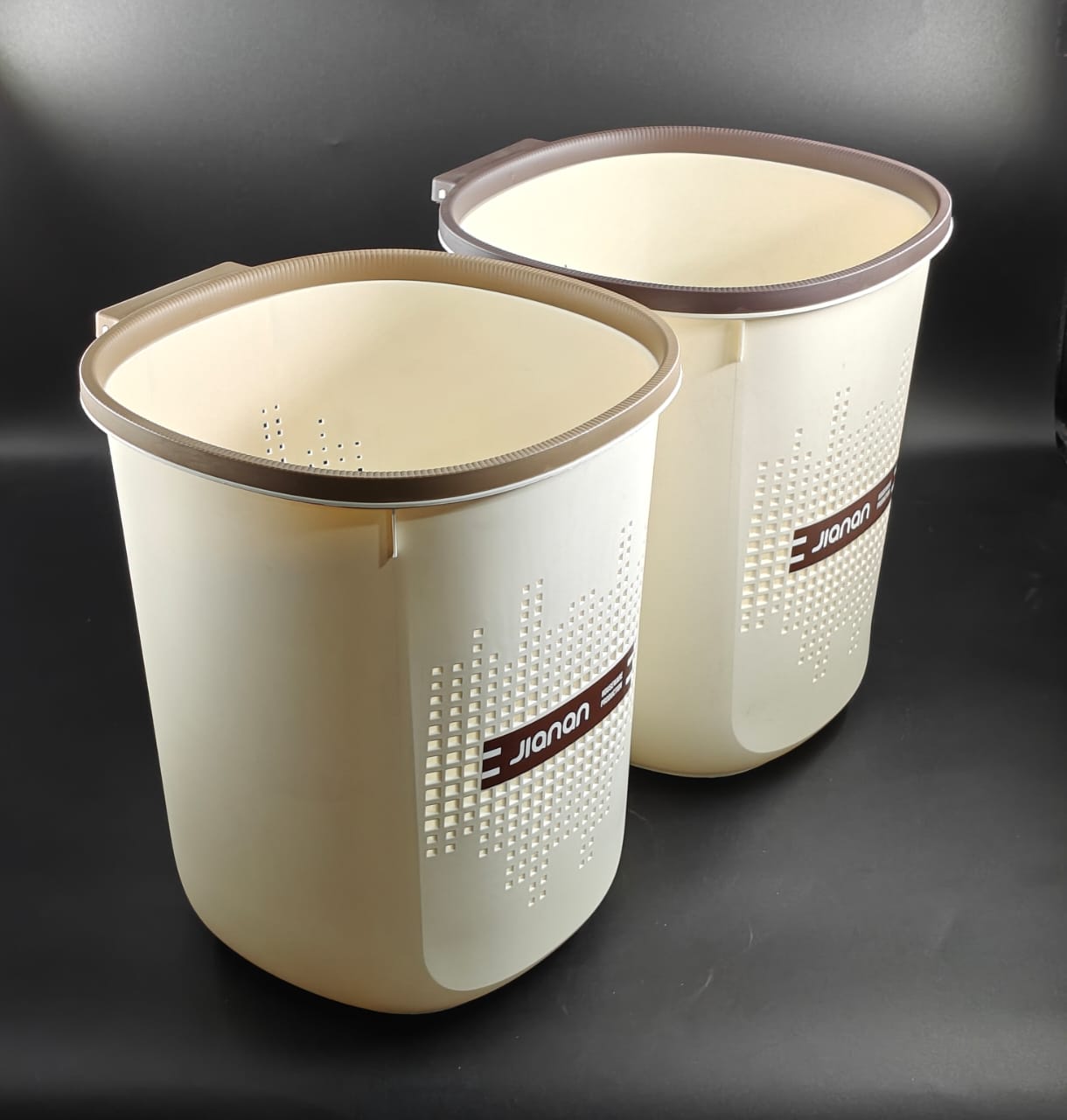 TRASH CAN - 2833