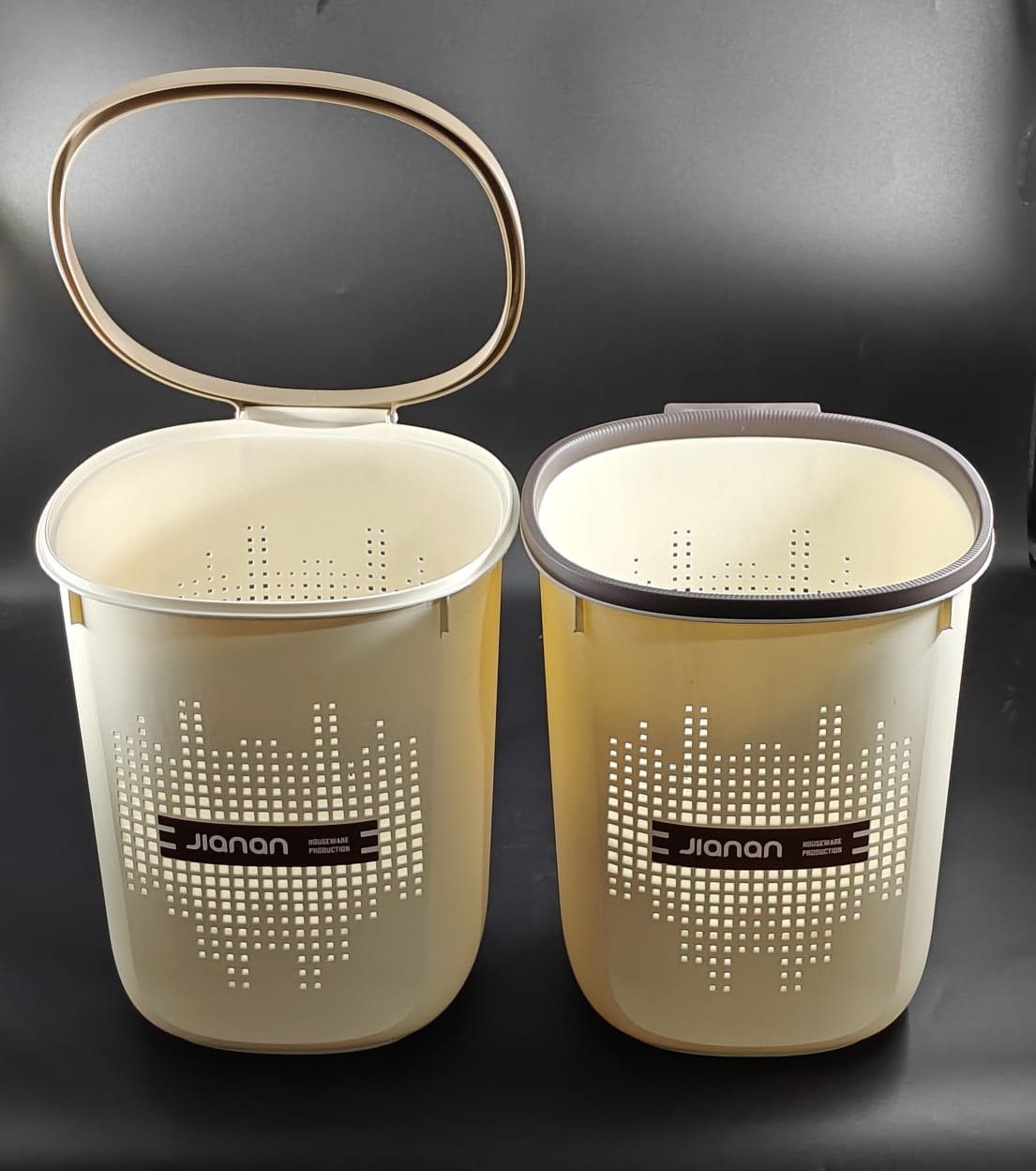 TRASH CAN - 2833