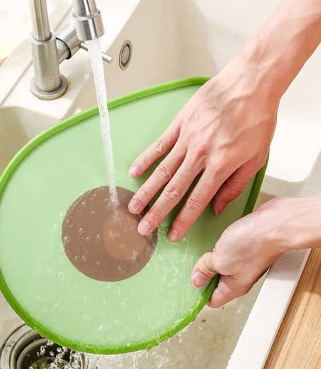 AVOCADO CUTTING BOARD