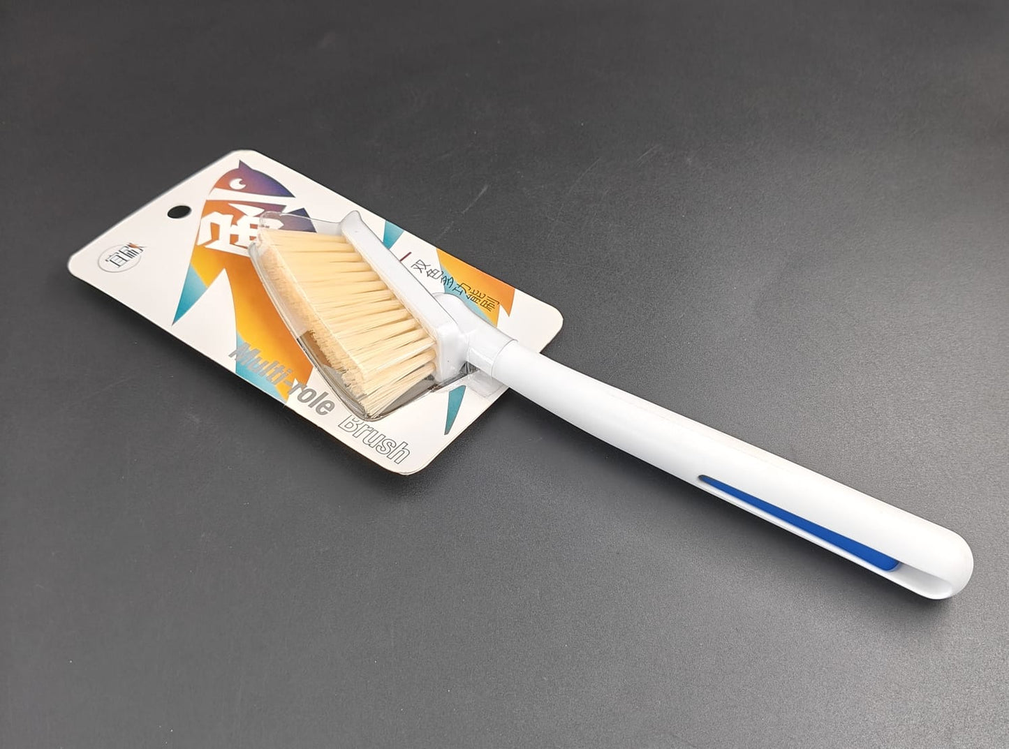 MULTI-ROLE CLEANING BRUSH