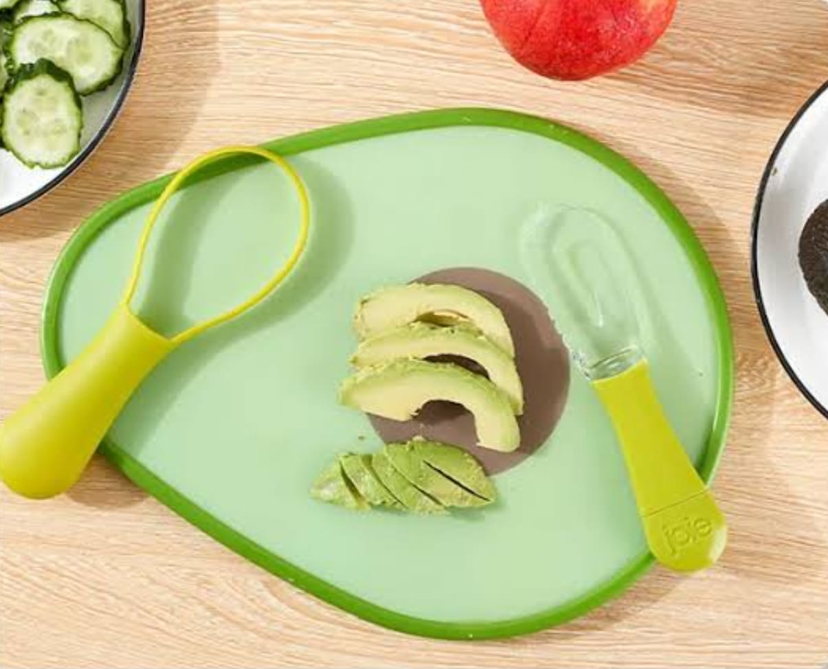 AVOCADO CUTTING BOARD